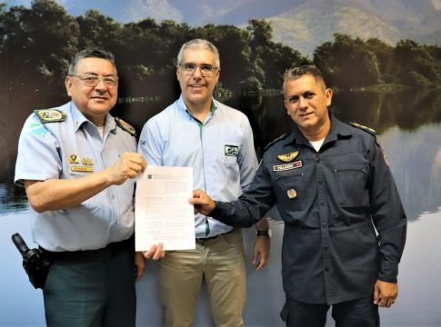 Imasul firma termo com a Polícia Militar e doa madeiras apreendidas para uso em obra da PM