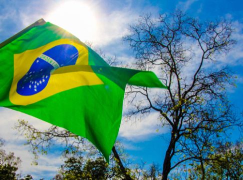 Reinaldo Azambuja sanciona lei que institui ações de resgate ao civismo nas escolas