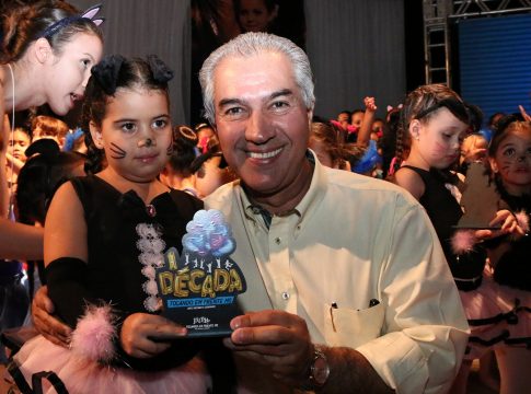 Governador e primeira-dama recebem homenagem em espetáculo que marca os 10 anos do Tocando Em Frente