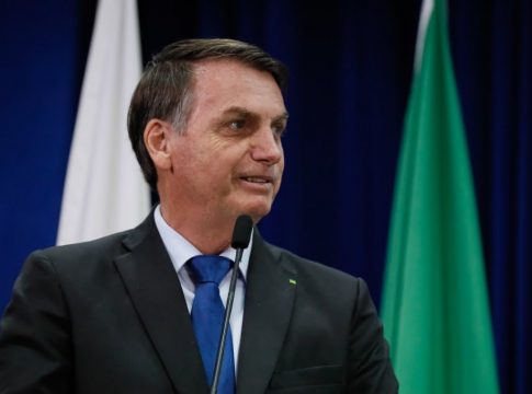 Bolsonaro sanciona lei que divide recursos do megaleilão do petróleo