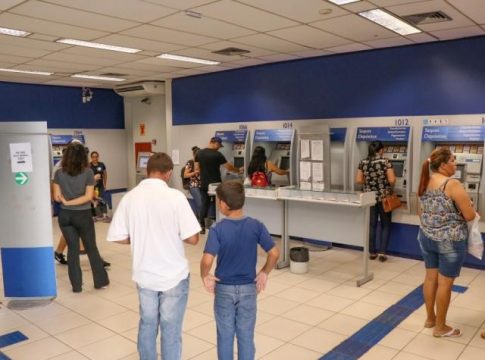 Caixa antecipa saques de até R$ 500 e paga todos não correntistas este ano
