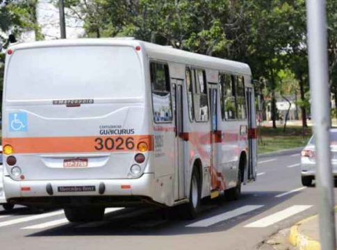 Passageira denuncia homem que a seguiu em ônibus e mostrou órgão genital
