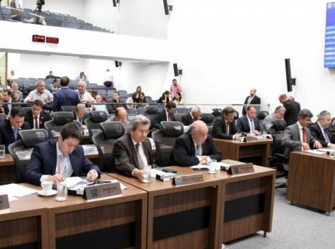 Assembleia vai discutir lei que permite contratar jovens aprendizes
