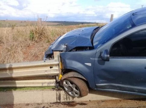 Acidente com 2 carros e 2 caminhões deixa 10 feridos e 1 morto na BR-163