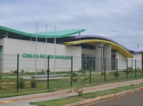 Homem de 24 anos é espancado por grupo após esfaquear ex-mulher