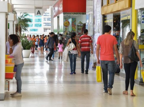 Brasil tem 4,5 milhões de empresas, número em queda desde 2014