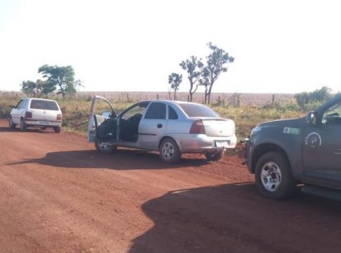 Polícia apreende dois carros levando contrabando para Goiânia