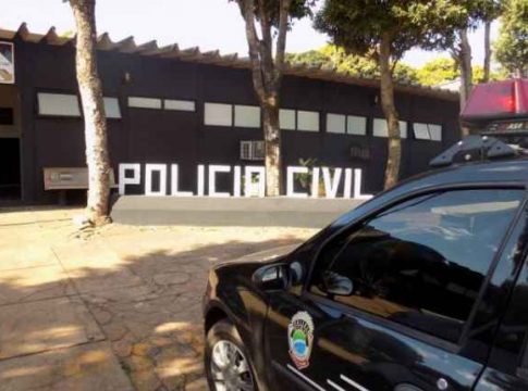 Pedreiro tenta intimidar ex-mulher durante registro de B.O e acaba preso