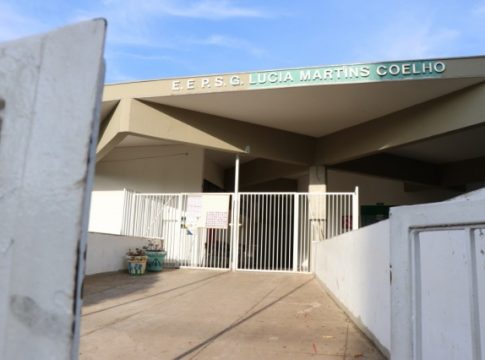 Com adesão de 10,5 mil professores, greve deixa 277 escolas sem aulas