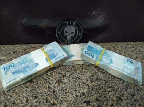 Policial e professora acusados de extorsão passam por audiência hoje