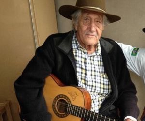 A caminho de festa de aniversário, cantor morre em acidente carro