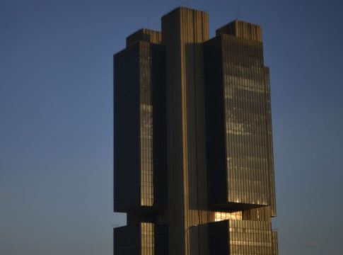 Mercado financeiro eleva estimativa de inflação este ano para 3,29%