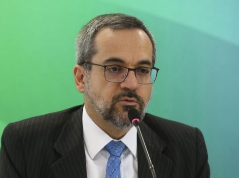 MS adere a projeto federal para escolas cívico-militares