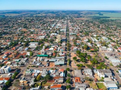 Ventania e quedas de raio deixam quatro municípios sem energia elétrica