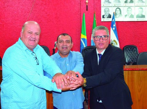 Paulão assume prefeitura de Japorã e vai disputar eleição em 01 de dezembro