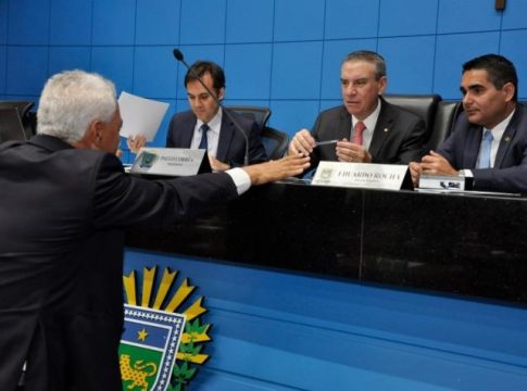 Deputados aprovam prioridade para mulheres agredidas em moradias