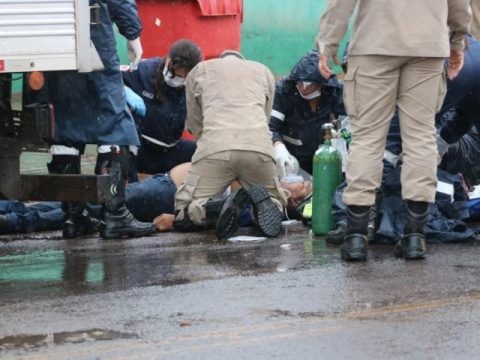 Fios de alta tensão se soltam e homem sofre descarga elétrica