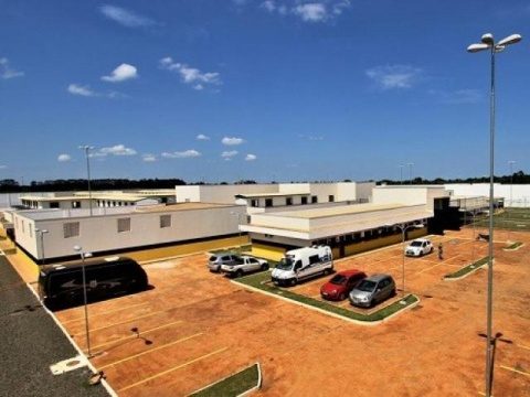 Governador inaugura novo presídio e entrega veículos para a Sanesul
