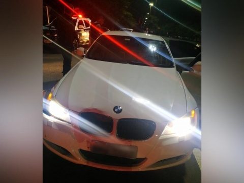 Ladrão é pego com BMW furtada e diz à polícia que “queria dar uma volta”
