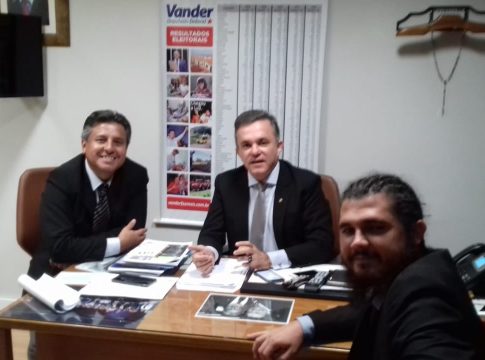 Deputado Vander garante apoio para verba de R$ 1,8 milhão para lago na Praça do Tereré