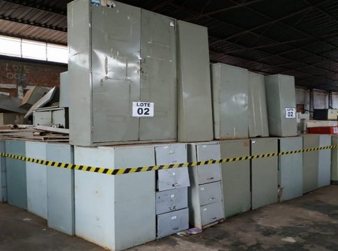 Governo promove leilão com 10 lotes de mobiliário