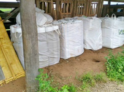 PMA autua arrendatário em R$ 18 mil por armazenagem ilegal e queima de embalagens