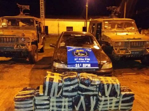 Durante fuga da PM e Exército, traficante abandona carro lotado de maconha