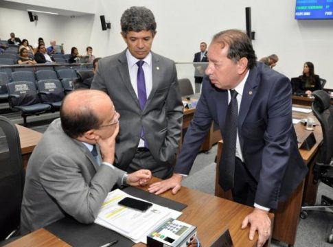 Após redução de pedágio, deputados querem retomada da obra na BR-163