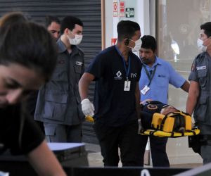 Treinamento em shopping tem resgate de helicóptero e desarmamento de bomba
