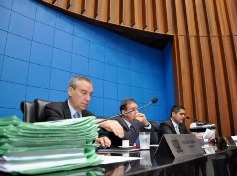 Deputados aprovam pacote com 18 projetos, metade do governo