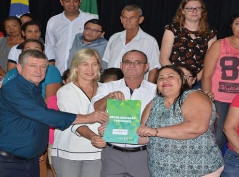 Habitação avança regularização fundiária e entrega 1,9 mil títulos em MS