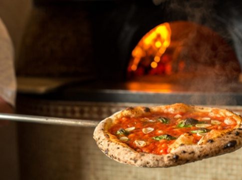 De arte-finalista a pizzaiollo, confira 595 vagas de emprego disponíveis no Estado
