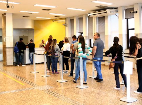 Faltando seis dias para o Natal, Governo paga R$ 376 milhões de 13º para servidores