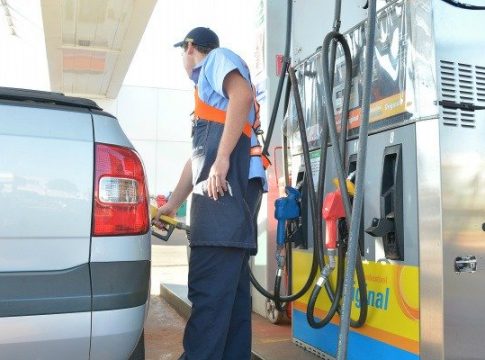 Em um mês, preço da gasolina sobe três vezes e vai a R$ 4,37 em Dourados