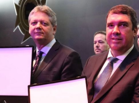 Secretários Riedel e Verruck recebem Ordem do Mérito Industrial