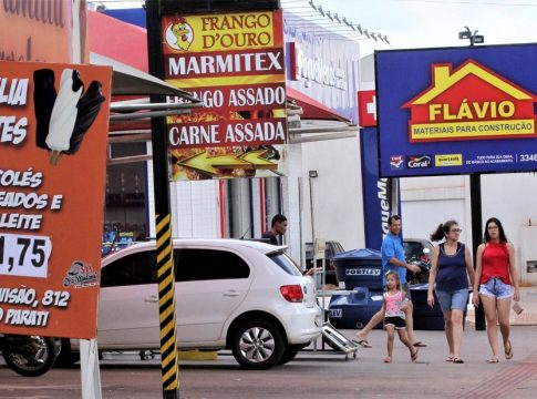 Com a certeza de dinheiro na conta, servidor faz planos com 13°