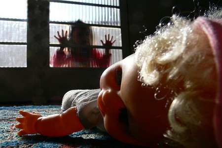 Embriagados, pais se agridem, abandonam filhos e crianças são resgatadas