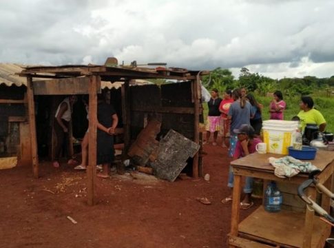 Mulher mata marido com facada no coração em acampamento indígena