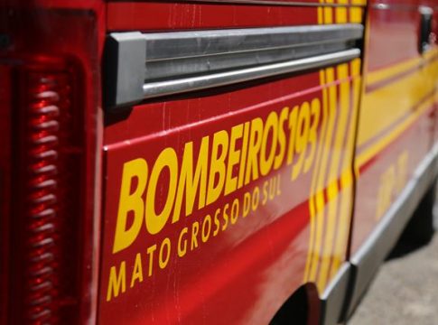 Pedestre é atropelado ao surgir ‘do nada’ em avenida e fica em estado grave