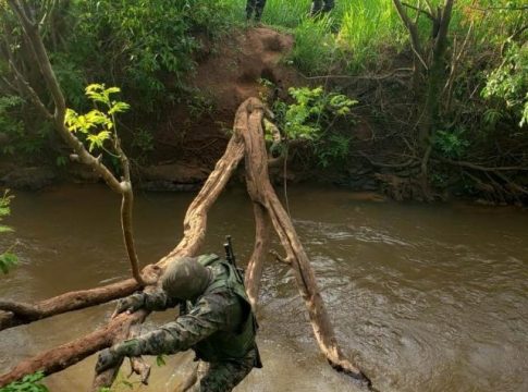 Por terra e ar, polícia faz cerco para prender assaltantes de carro-forte