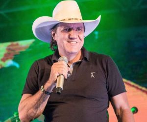 Cantor sertanejo sofre infarto e morre durante show