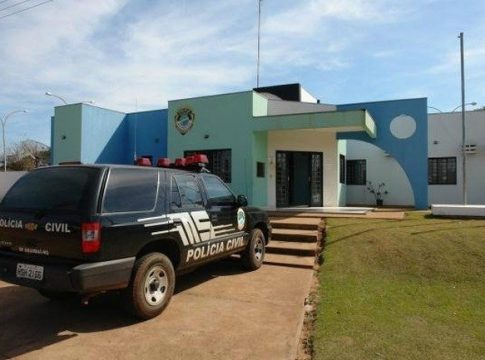 Mulher é esfaqueada e o marido a deixa em cárcere privado por três dias para não denunciá-lo