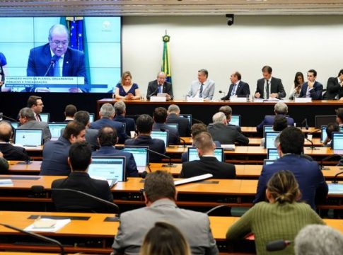 Proposta que aumenta salário mínimo pode ser votada na terça-feira
