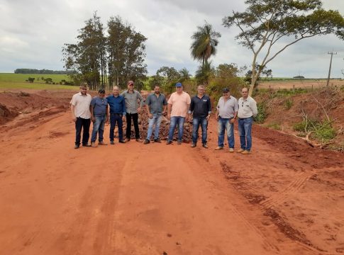 Paulão inicia mandato em Japorã vistoriando obras em ponte e estradas