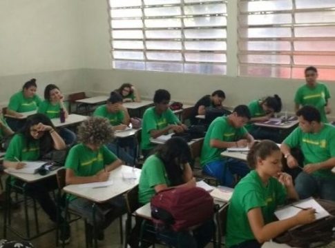 Aulas iniciam no fim de fevereiro e escolas terão 17 sábados letivos
