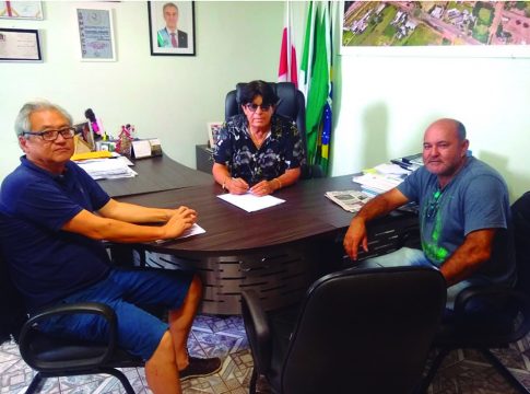 Prefeito Valdomiro assina contrato para asfaltar 100% das ruas do Bairro Copagril