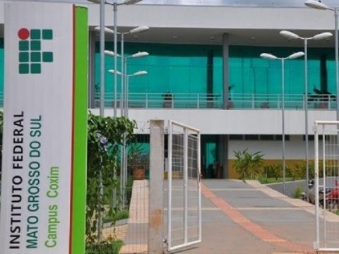 Seleção para professor com salário de até R$ 6,2 mil encerra inscrição hoje