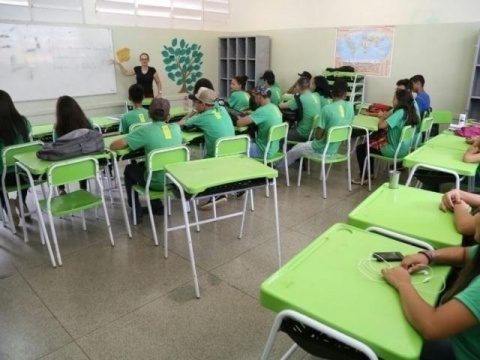 Governo nomeia 73 professores aprovados em concurso de 2018