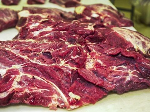 Preço da carne vai cair para o consumidor, diz Ministério da Agricultura