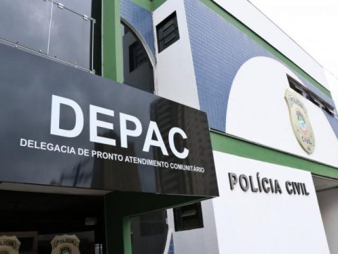 Casal preso por furto diz que invadiu casa após bater palma para “pedir água”